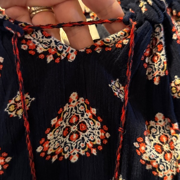 Evereve Braeve Navy Medallion Print Romper size small - Picture 4 of 6